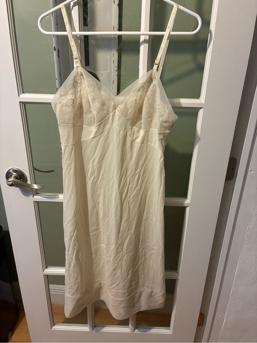 vintage Vanity Fair Ivory Lace Slip Dress 36L Romantic Cottagecore Nightgown